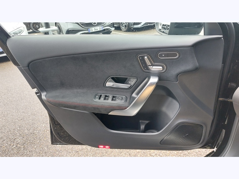Image Mercedes-Benz CLASSE A 200 d AMG Line AMG Line  Pack Sport Noir  Ligne AMG Premium Plus