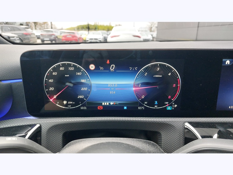 Image Mercedes-Benz CLASSE A 200 d AMG Line AMG Line  Pack Sport Noir  Ligne AMG Premium Plus