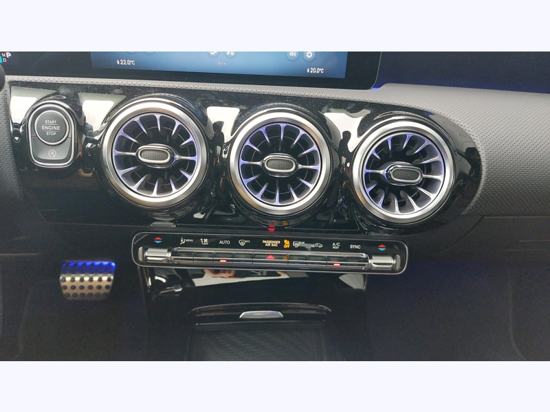 Image Mercedes-Benz CLASSE A 200 d AMG Line AMG Line  Pack Sport Noir  Ligne AMG Premium Plus