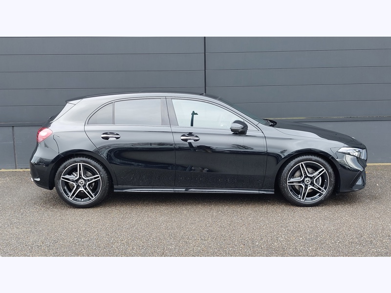 Image Mercedes-Benz CLASSE A 200 d AMG Line AMG Line  Pack Sport Noir  Ligne AMG Premium Plus