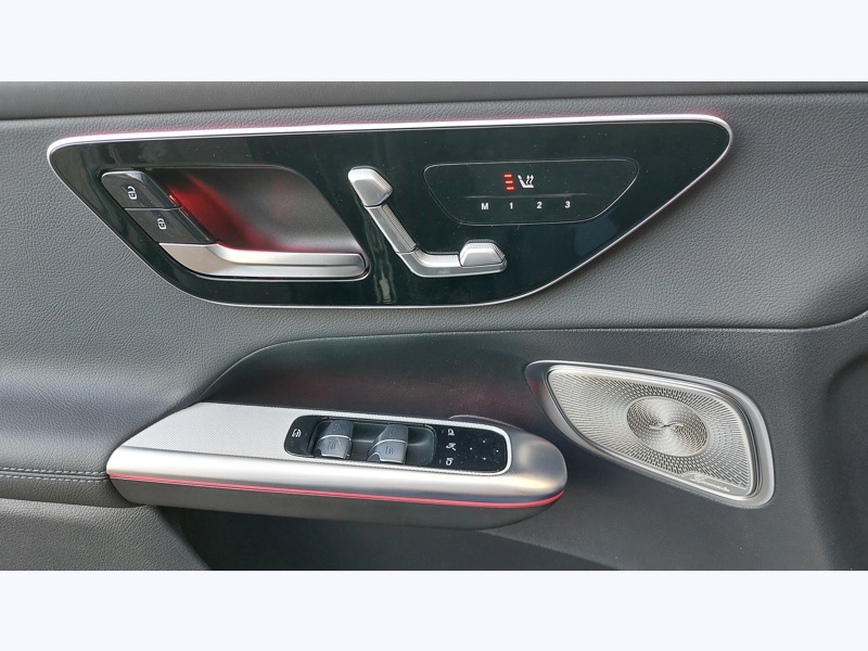 Image Mercedes-Benz GLC SUV GLC 300 e  Hybrid EQ 4MATIC  AMG Line   Pack Sport Noir  Pack Premium Plus Android Auto  Apple  CarP