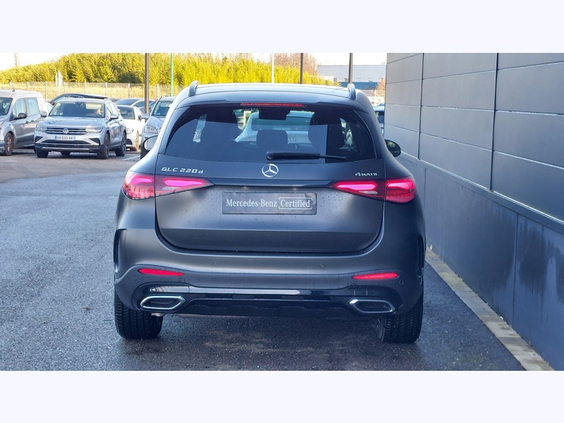 Image Mercedes-Benz GLC SUV GLC 220 d 4MATIC  AMG Line  Pack d'assistance à la conduite Plus  Pack Sport Noir Pack Premium Plus 