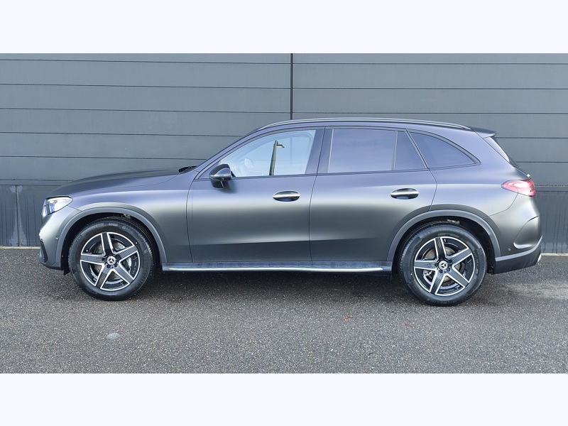 Image Mercedes-Benz GLC SUV GLC 220 d 4MATIC  AMG Line  Pack d'assistance à la conduite Plus  Pack Sport Noir Pack Premium Plus 