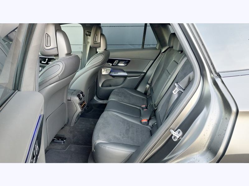 Image Mercedes-Benz GLC SUV GLC 220 d 4MATIC  AMG Line  Pack d'assistance à la conduite Plus  Pack Sport Noir Pack Premium Plus 