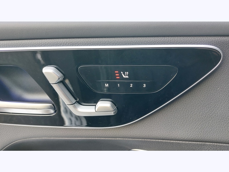 Image Mercedes-Benz GLC SUV GLC 220 d 4MATIC  AMG Line  Pack d'assistance à la conduite Plus  Pack Sport Noir Pack Premium Plus 