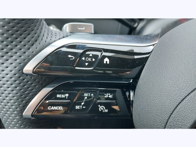 Image Mercedes-Benz GLC SUV GLC 220 d 4MATIC  AMG Line  Pack d'assistance à la conduite Plus  Pack Sport Noir Pack Premium Plus 