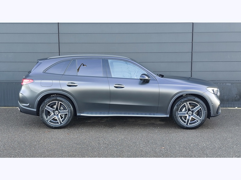 Image Mercedes-Benz GLC SUV GLC 220 d 4MATIC  AMG Line  Pack d'assistance à la conduite Plus  Pack Sport Noir Pack Premium Plus 