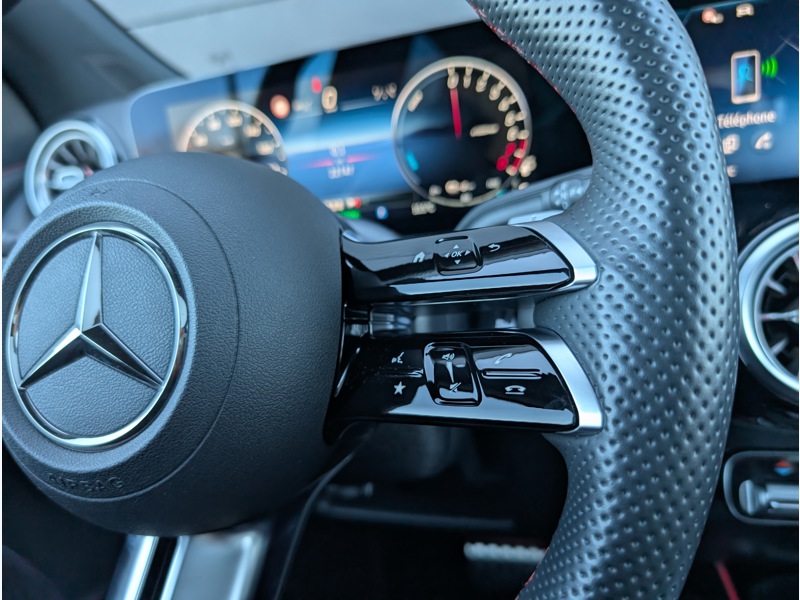 Image Mercedes-Benz GLA 250 e Hybrid EQ  AMG LINE TO SIEGES AVANTS CHAUFFANTS DISTRONIC PLUS SONORISATION ADVANCED INTEGRATI