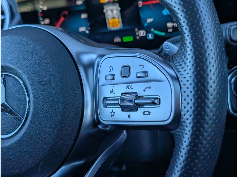 Image Mercedes-Benz GLA 250 e  AMG LINE TO SIEGES AVANTS ELECTRIQUES MEMOIRES CHAUFFANTS MULTIBEAM CAMERA DE RECUL ATTELAGE 