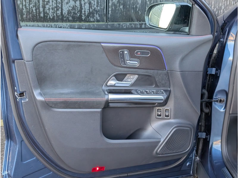 Image Mercedes-Benz GLA 250 e  AMG LINE TO SIEGES AVANTS ELECTRIQUES MEMOIRES CHAUFFANTS MULTIBEAM CAMERA DE RECUL ATTELAGE 