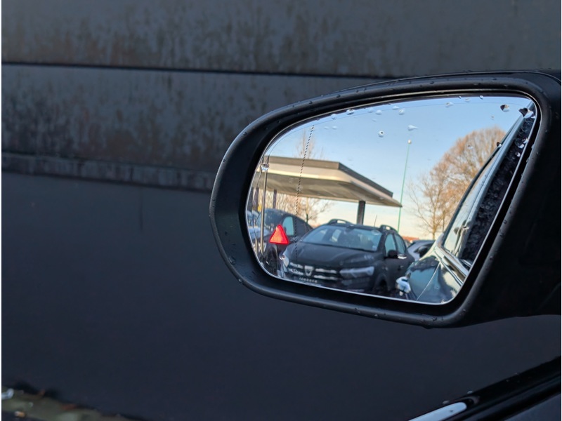 Image Mercedes-Benz GLA 250 e  AMG LINE TO SIEGES AVANTS ELECTRIQUES MEMOIRES CHAUFFANTS MULTIBEAM CAMERA DE RECUL ATTELAGE 