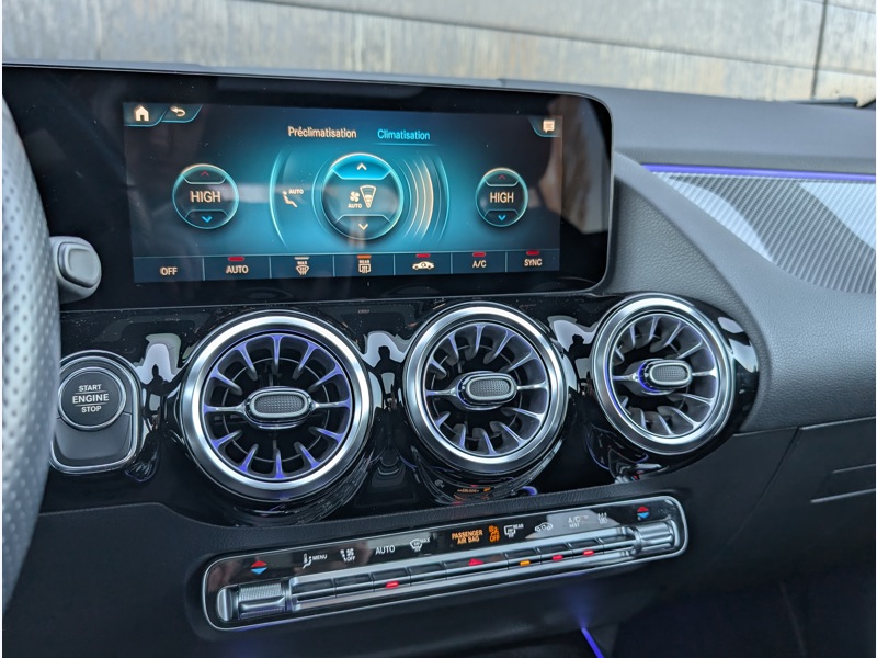 Image Mercedes-Benz GLA 250 e  AMG LINE TO SIEGES AVANTS ELECTRIQUES MEMOIRES CHAUFFANTS MULTIBEAM CAMERA DE RECUL ATTELAGE 