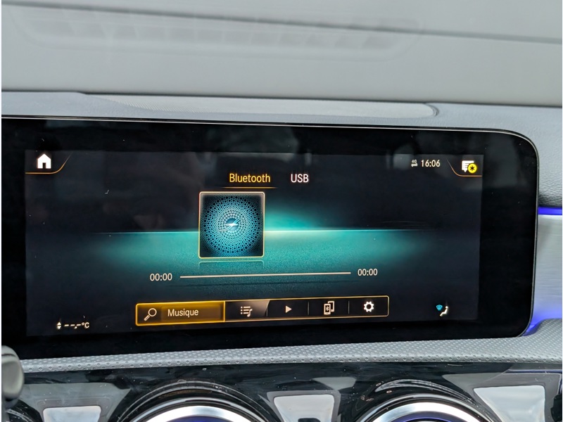 Image Mercedes-Benz CLASSE A 250 e Berline  AMG LINE TO SIEGES AVANTS ELECTRIQUES MEMOIRES CHAUFFANTS MULTIBEAM BURMEISTER CAMERA