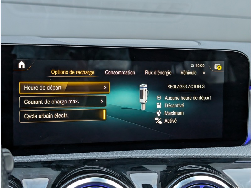 Image Mercedes-Benz CLASSE A 250 e Berline  AMG LINE TO SIEGES AVANTS ELECTRIQUES MEMOIRES CHAUFFANTS MULTIBEAM BURMEISTER CAMERA