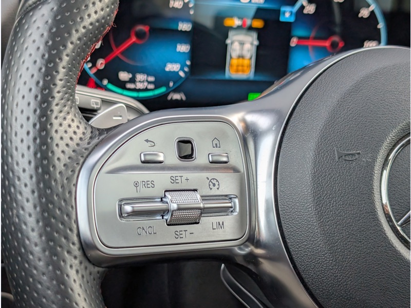 Image Mercedes-Benz EQA 350 4MATIC AMG LINE TO CAMERA 360° HUD SIEGES AVANT ELECTRIQUES MEMOIRES CHAUFFANTS SONORISATON ADVA