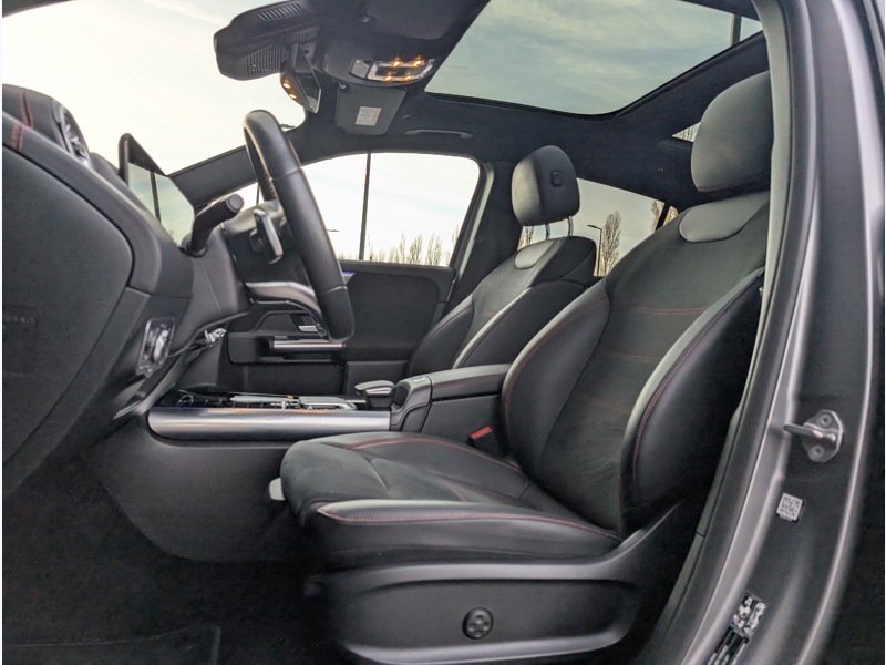 Image Mercedes-Benz EQA 350 4MATIC AMG LINE TO CAMERA 360° HUD SIEGES AVANT ELECTRIQUES MEMOIRES CHAUFFANTS SONORISATON ADVA