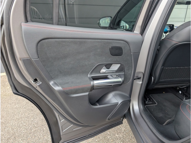 Image Mercedes-Benz EQA 350 4MATIC AMG LINE TO CAMERA 360° HUD SIEGES AVANT ELECTRIQUES MEMOIRES CHAUFFANTS SONORISATON ADVA