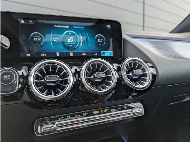 Image Mercedes-Benz EQA 350 4MATIC AMG LINE TO CAMERA 360° HUD SIEGES AVANT ELECTRIQUES MEMOIRES CHAUFFANTS SONORISATON ADVA