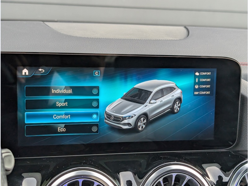 Image Mercedes-Benz EQA 350 4MATIC AMG LINE TO CAMERA 360° HUD SIEGES AVANT ELECTRIQUES MEMOIRES CHAUFFANTS SONORISATON ADVA