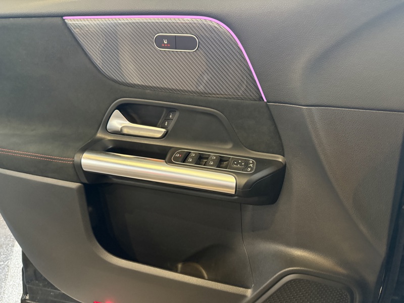 Image Mercedes-Benz GLA 200 d AMG Line  Full Led Toit Ouvrant Apple CarPlay