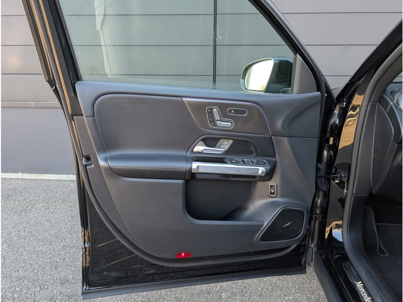 Image Mercedes-Benz GLB 200 d AMG Line ATTELAGE TO SIEGES ELECTRIQUES MEMOIRES CHAUFFANTS BURMESTER CAMERA 360 ATTELAGE INTE