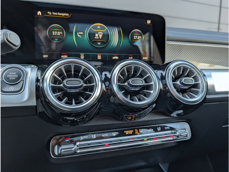 Image Mercedes-Benz GLB 200 d AMG Line ATTELAGE TO SIEGES ELECTRIQUES MEMOIRES CHAUFFANTS BURMESTER CAMERA 360 ATTELAGE INTE