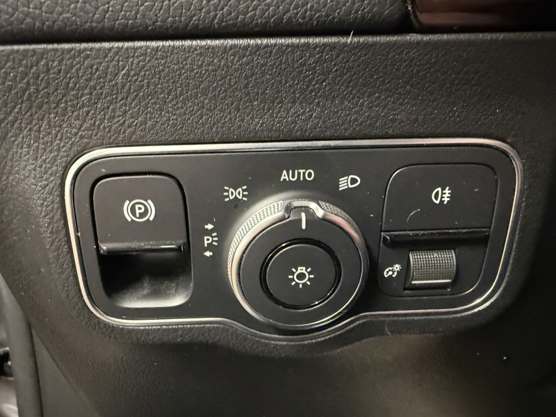 Image Mercedes-Benz GLA 220 d 4MATIC AMG Line  Toit Ouvrant Full Led Apple CarPlay 