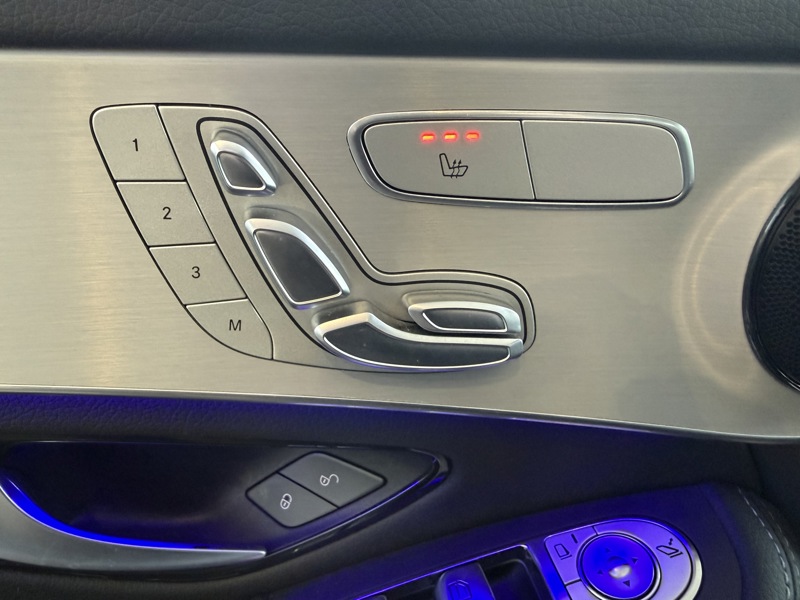 Image Mercedes-Benz GLC SUV 220 d 4MATIC SUV AMG Line  Toit Ouvrant Full Led Apple CarPlay Pack Black