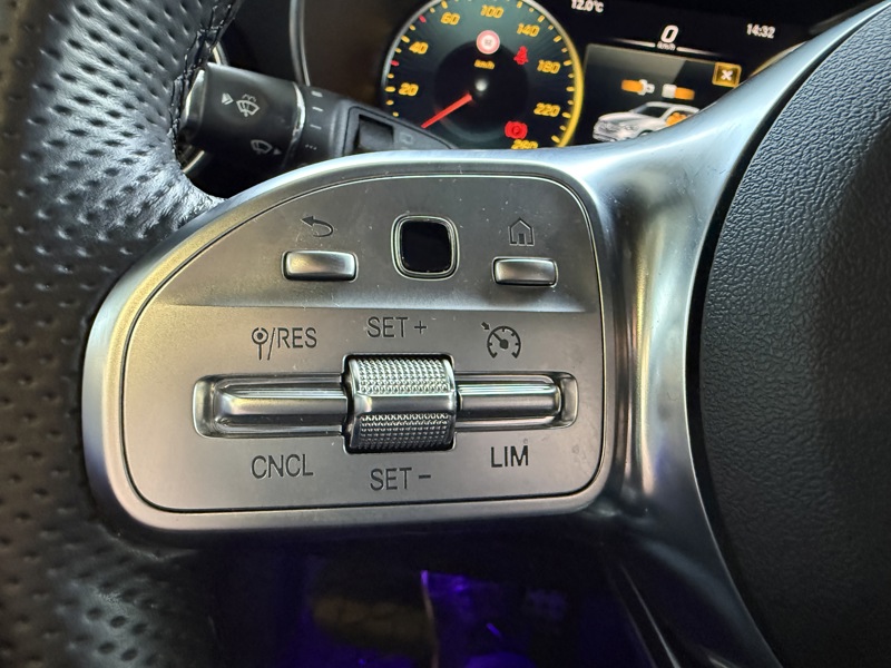 Image Mercedes-Benz GLC SUV 220 d 4MATIC SUV AMG Line  Toit Ouvrant Full Led Apple CarPlay Pack Black