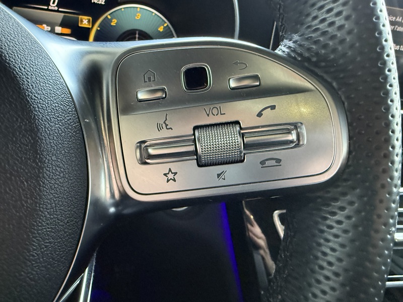 Image Mercedes-Benz GLC SUV 220 d 4MATIC SUV AMG Line  Toit Ouvrant Full Led Apple CarPlay Pack Black