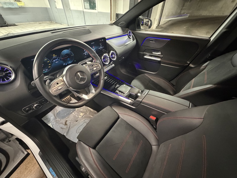 Image Mercedes-Benz EQA 250 AMG Line  Full Led Apple CarPlay Pack Black