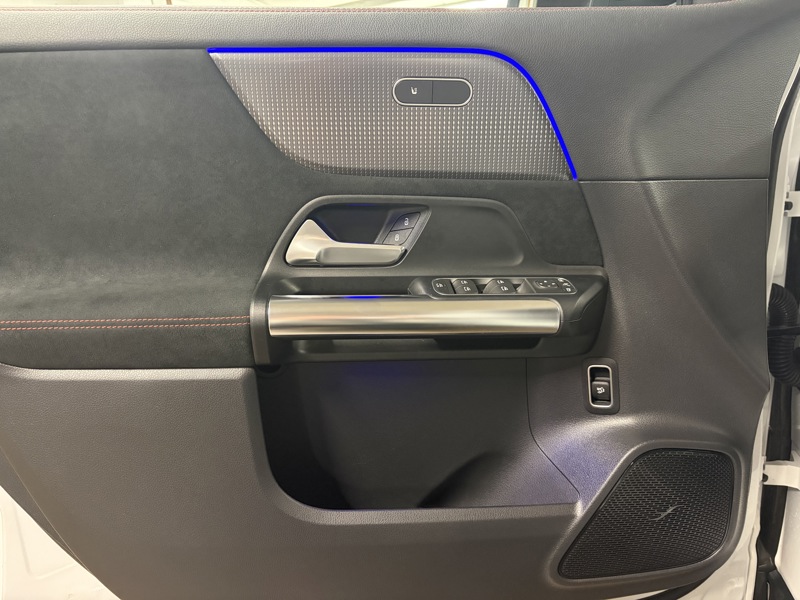 Image Mercedes-Benz EQA 250 AMG Line  Full Led Apple CarPlay Pack Black