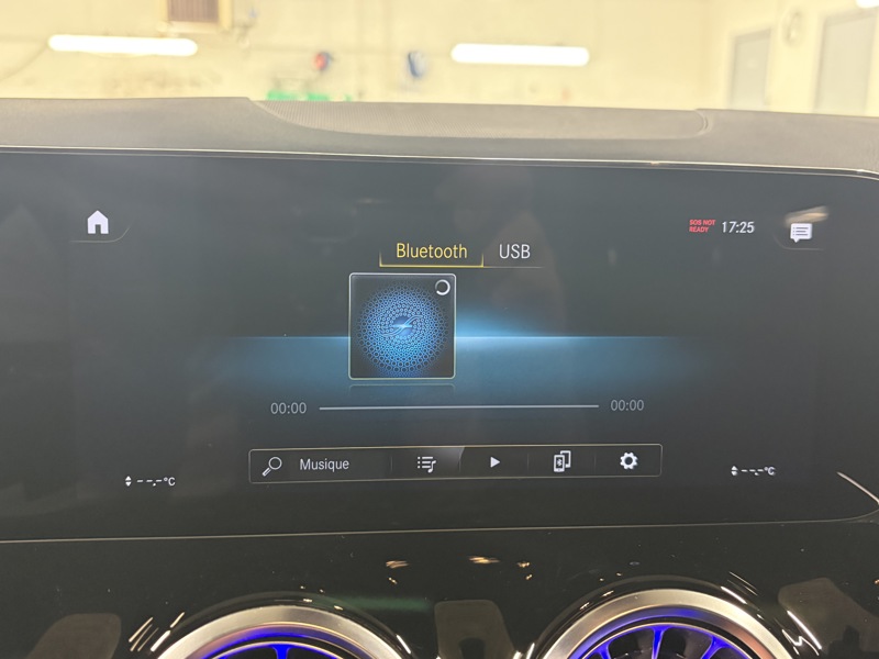 Image Mercedes-Benz EQA 250 AMG Line  Full Led Apple CarPlay Pack Black