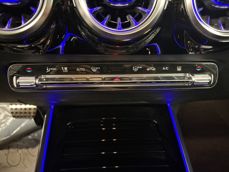 Image Mercedes-Benz EQA 250 AMG Line  Full Led Apple CarPlay Pack Black