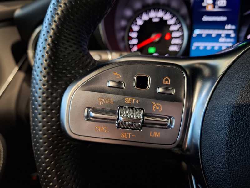 Image Mercedes-Benz GLC SUV GLC 300e 4MATIC SUV AMG Line  