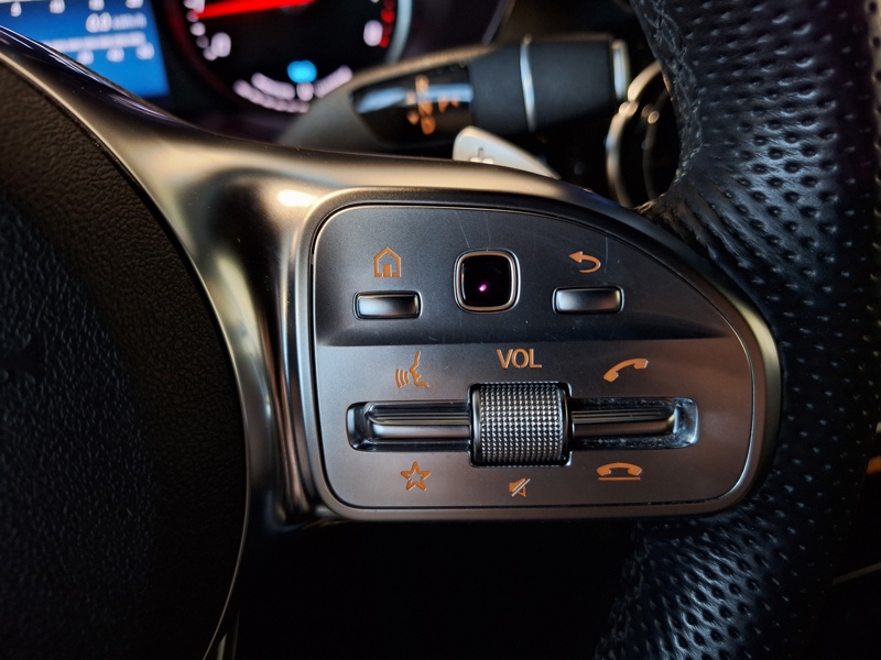 Image Mercedes-Benz GLC SUV GLC 300e 4MATIC SUV AMG Line  