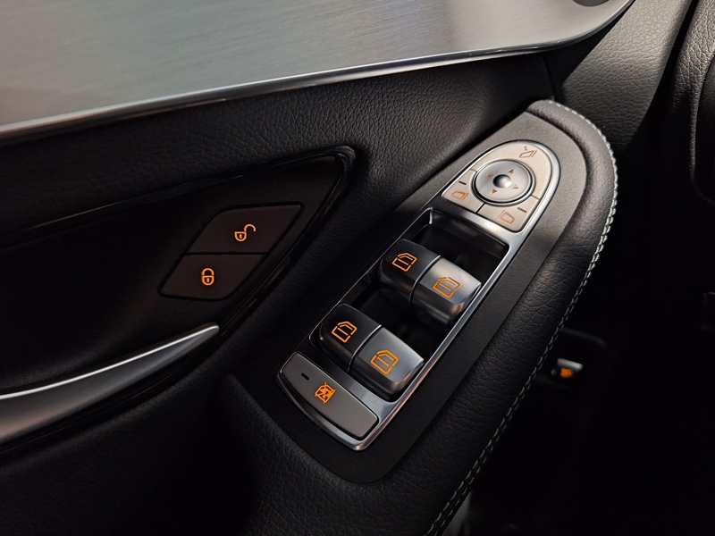 Image Mercedes-Benz GLC SUV GLC 300e 4MATIC SUV AMG Line  