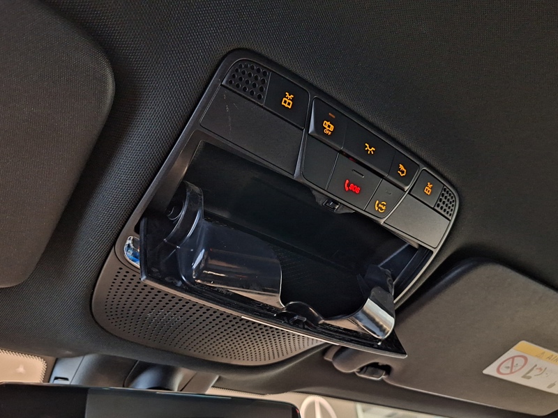 Image Mercedes-Benz GLC SUV GLC 300e 4MATIC SUV AMG Line  