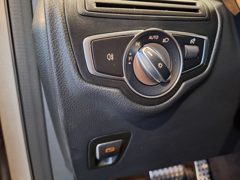 Image Mercedes-Benz GLC SUV GLC 300e 4MATIC SUV AMG Line  