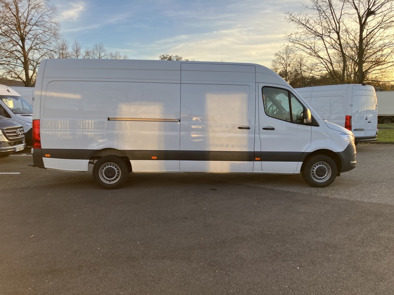 Image Mercedes-Benz SPRINTER 317 CDI 43S L3H2 PTRA 7T. 14m3  Gtie 48mois+2 révisions incluses 35.890Euro HT