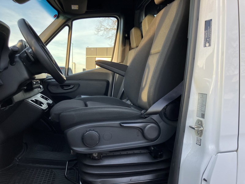 Image Mercedes-Benz SPRINTER 317 CDI 43S L3H2 PTRA 7T. 14m3  Gtie 48mois+2 révisions incluses 35.890Euro HT