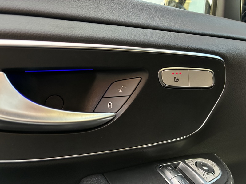 Image Mercedes-Benz CLASSE V V 300 d XL 8Places Gtie 48mois+2 révisions incluses 69.900Euro HT