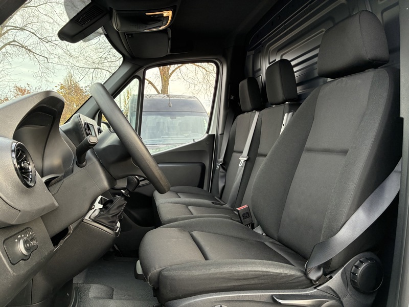 Image Mercedes-Benz SPRINTER 317 CDI Fourgon 43S 14m3 L3H2 170ch 34890€HT BVM6 Garantie 24Mois Mercedes