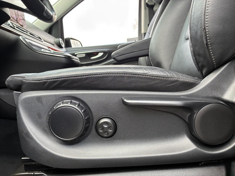 Image Mercedes-Benz CLASSE V V 300 d XL 8places Gtie 48mois+2 révisions incluses 66.890Euro HT