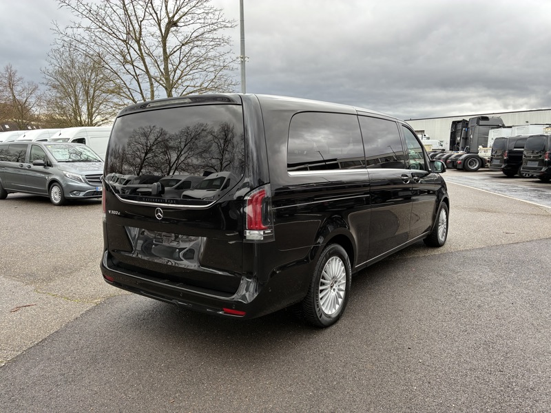 Image Mercedes-Benz CLASSE V V 300 d XL 8places Gtie 48mois+2 révisions incluses 66.900euro HT