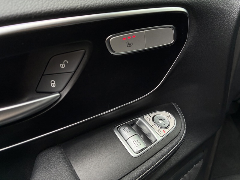 Image Mercedes-Benz CLASSE V V 300 d XL 8places Gtie 48mois+2 révisions incluses 66.900euro HT