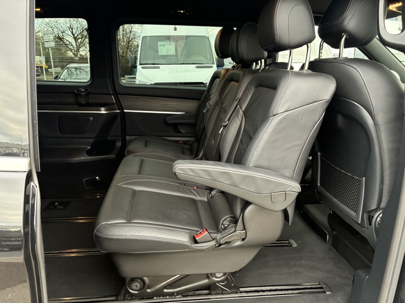 Image Mercedes-Benz CLASSE V V 300 d XL 8Places Gtie 48mois+2 révisions incluses 69.890euro HT