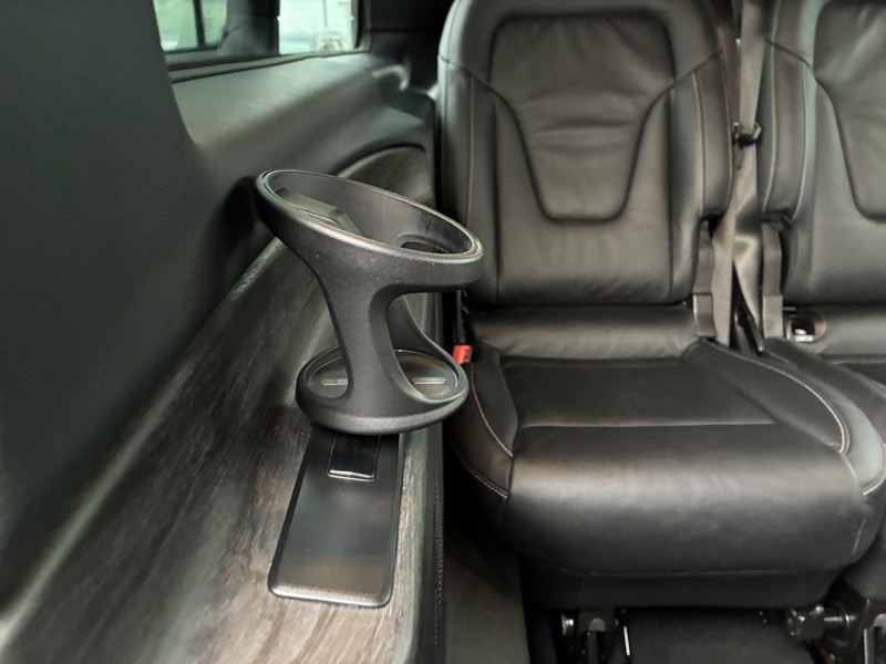 Image Mercedes-Benz CLASSE V V 300 d XL 8Places Gtie 48mois+2 révisions incluses 69.890euro HT