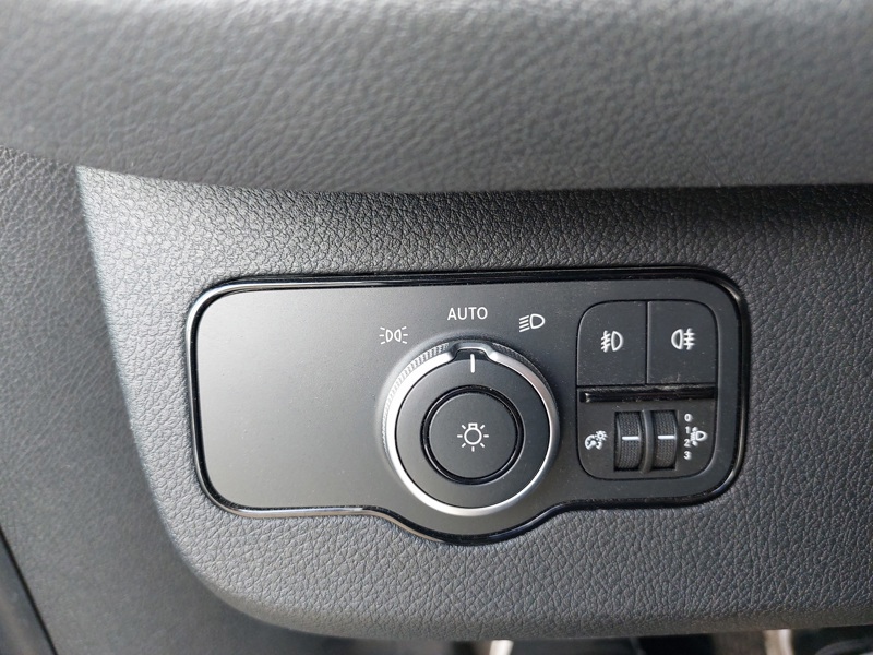 Image Mercedes-Benz SPRINTER 317 CDI 37S L2H2 12M3  31.900euro HT Garantie 24mois Mercedes-Benz 