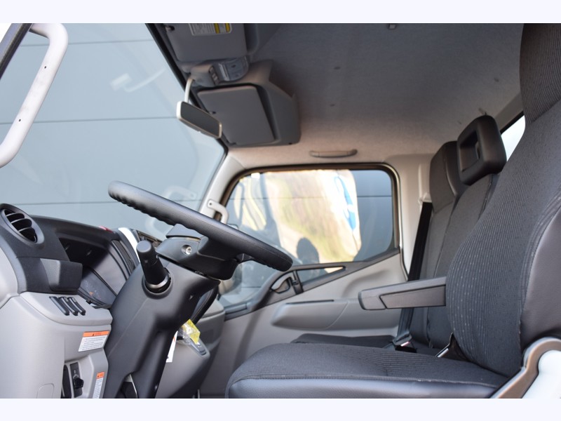 Mitsubishi FUSO CANTER NEUF 3C15M28 Benne  + Coffre /  145ch - BVA  - 42 300€ HT